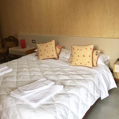 Hotel Socrate Lavena Ponte Tresa Zewnętrze zdjęcie