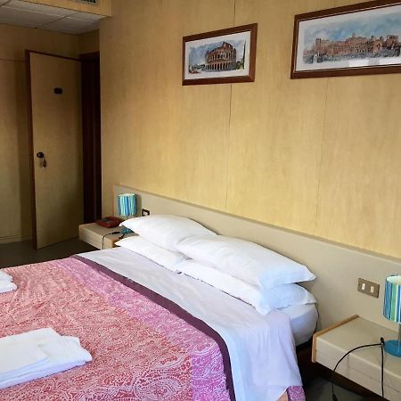 Hotel Socrate Lavena Ponte Tresa Zewnętrze zdjęcie