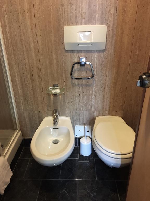 Hotel Socrate Lavena Ponte Tresa Zewnętrze zdjęcie