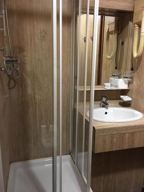 Hotel Socrate Lavena Ponte Tresa Zewnętrze zdjęcie