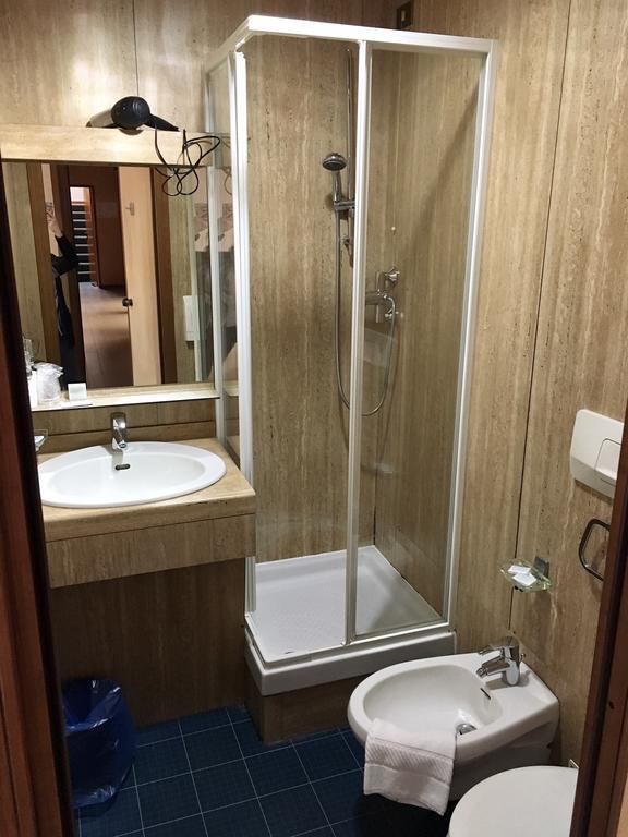 Hotel Socrate Lavena Ponte Tresa Zewnętrze zdjęcie