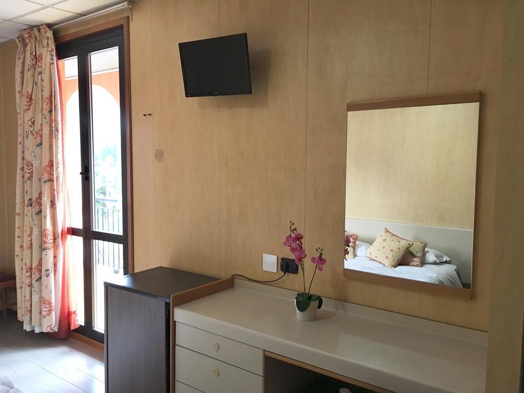 Hotel Socrate Lavena Ponte Tresa Zewnętrze zdjęcie