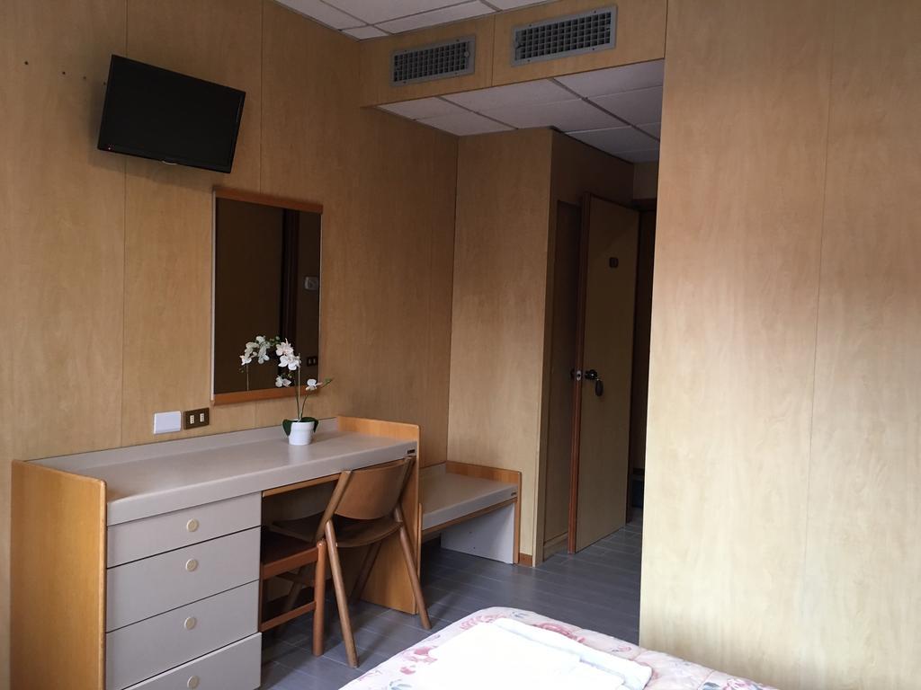 Hotel Socrate Lavena Ponte Tresa Zewnętrze zdjęcie