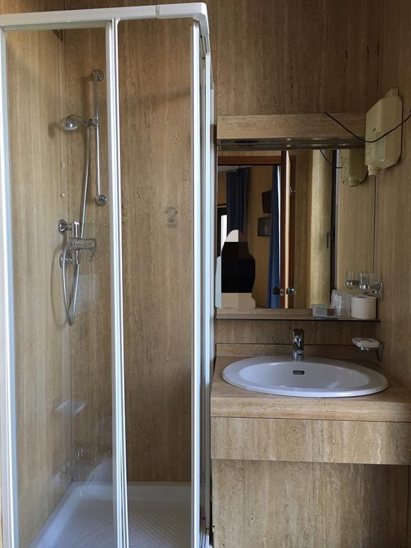 Hotel Socrate Lavena Ponte Tresa Zewnętrze zdjęcie