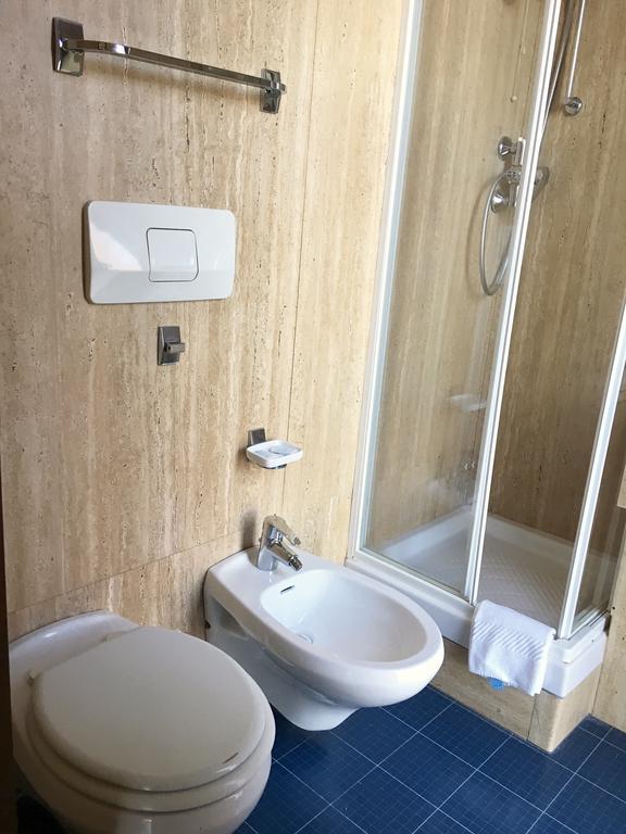 Hotel Socrate Lavena Ponte Tresa Zewnętrze zdjęcie