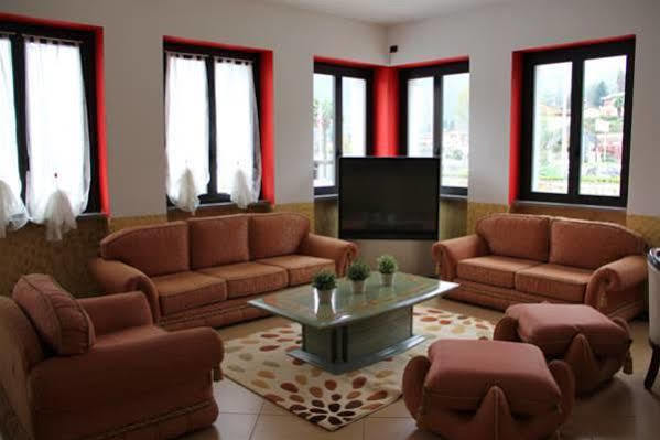 Hotel Socrate Lavena Ponte Tresa Zewnętrze zdjęcie