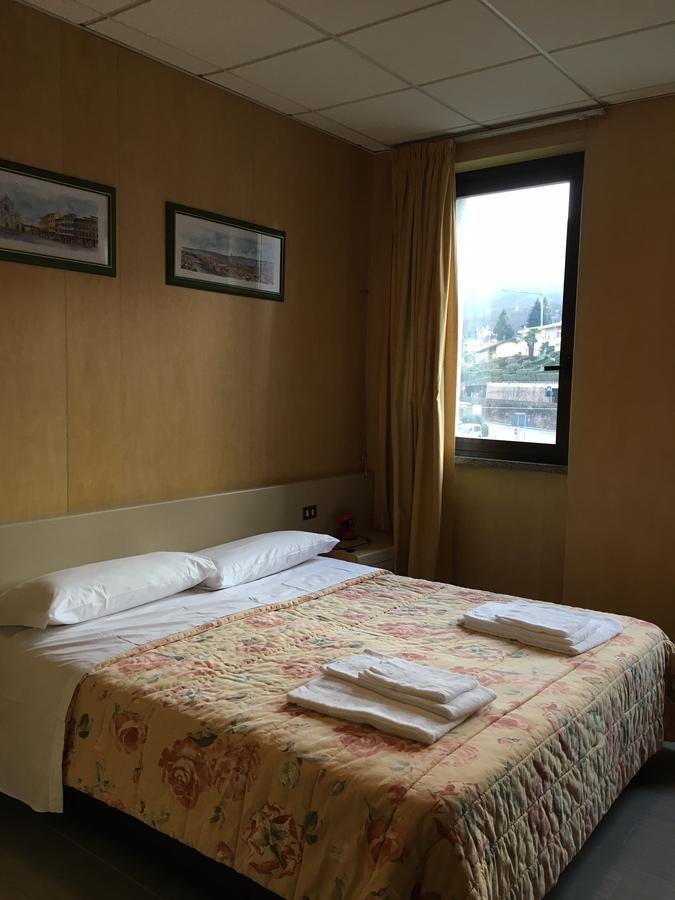 Hotel Socrate Lavena Ponte Tresa Zewnętrze zdjęcie