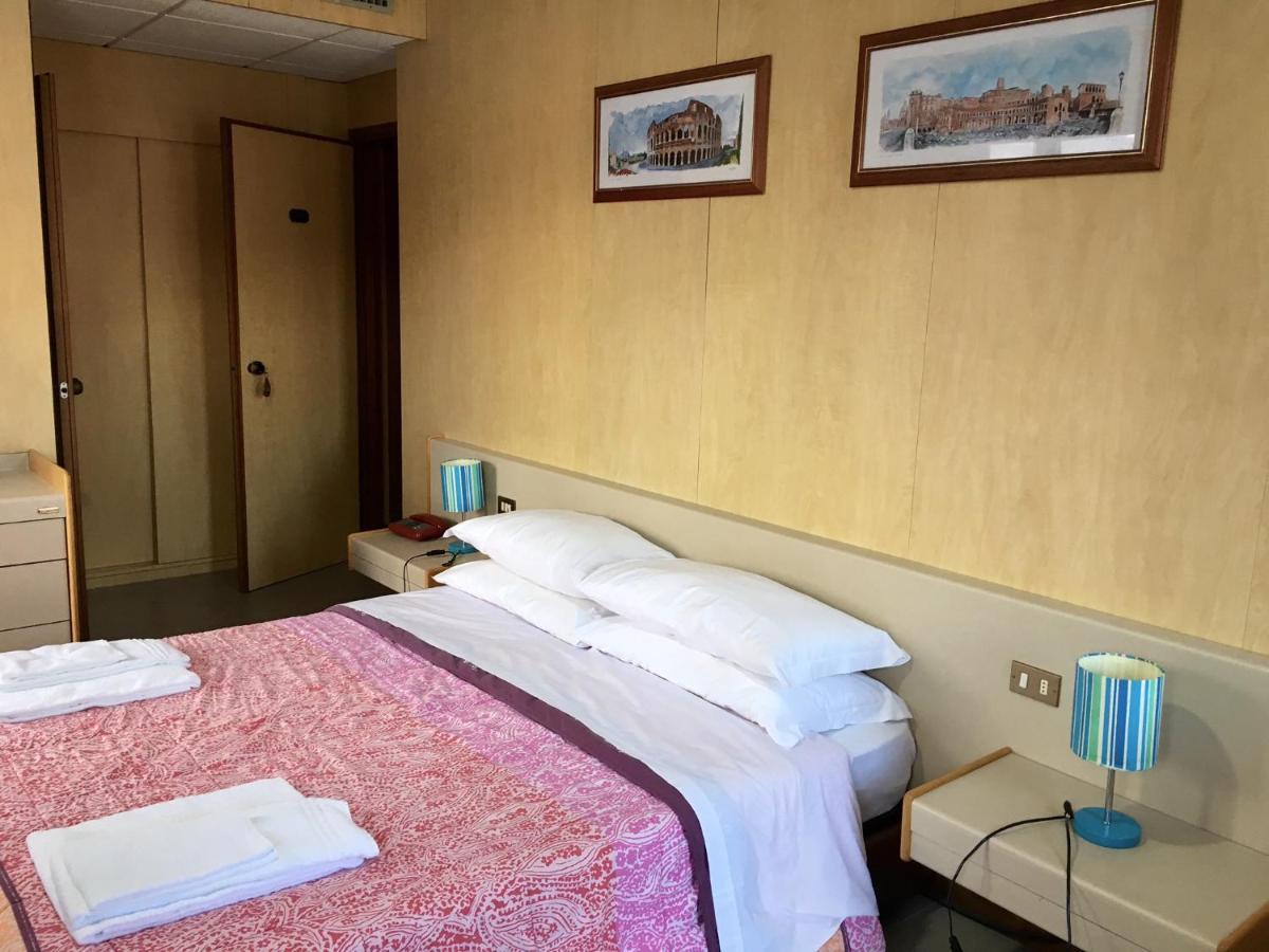 Hotel Socrate Lavena Ponte Tresa Zewnętrze zdjęcie
